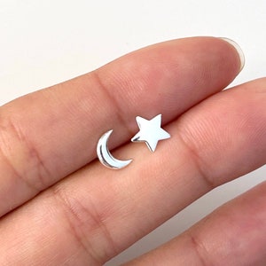 Sterling Silber Ohrstecker, Halbmond und Stern Ohrstecker, zierliche Ohrstecker, Mini Mond Ohrstecker, Mismatched Ohrstecker