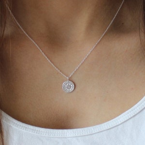 Collier en argent sterling, collier cercle mandala, superposition de collier, collier de fleurs, collier cercle karma, collier en argent