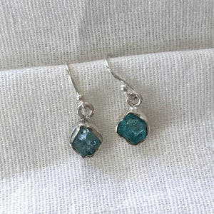 Rohe Apatit Ohrringe, Edelstein Ohrringe, Sterling Silber Ohrringe, Apatit, Blaue Ohrringe, Kristall Ohrring, Heilung Ohrringe