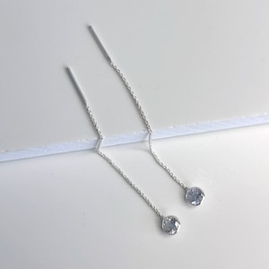 Kolczyki z nawlekaczem, Kolczyki ze srebra próby 925, Kolczyki z cyrkonii sześciennej, Nawlekacz, Nici, Podstawowe kolczyki z nawlekaczem łańcuszka