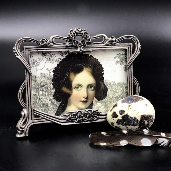 VTG Miniature Silver Tone Metal Tabletop Picture Frame, Small Ornate Floral Possibly Pewter Tabletop Frame, Image Size 3" x 2"