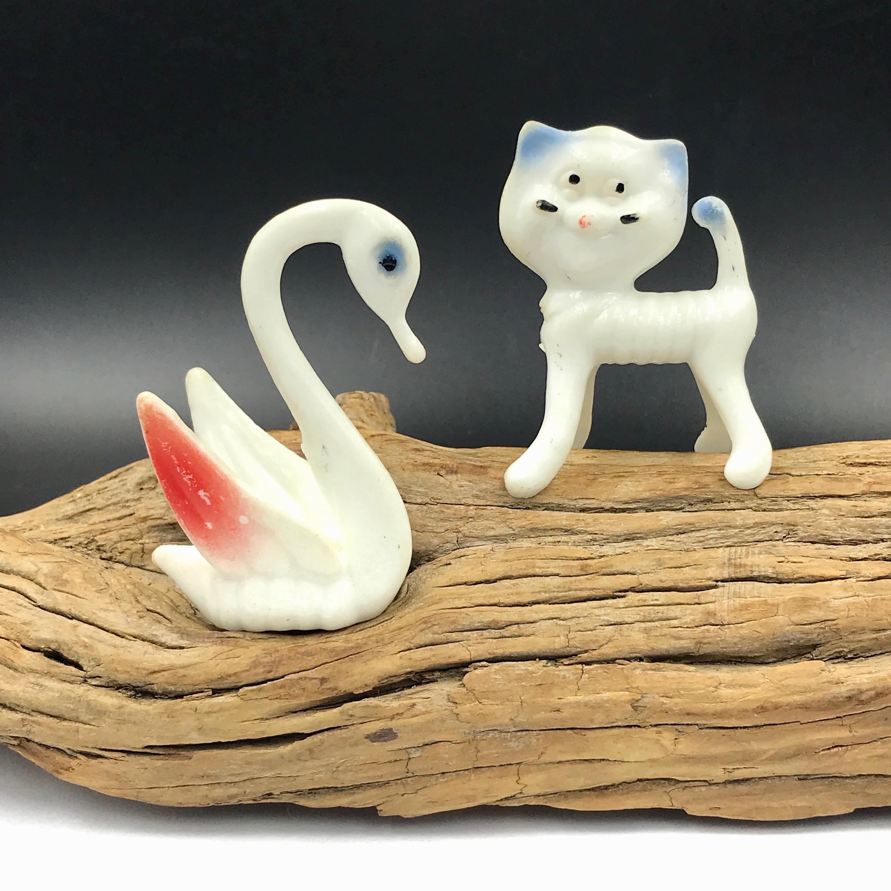 Vintage 1950s Plastic Cat & Swan Figurines: Kitschy Carnival