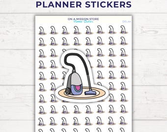 Puede incluir: Una hoja de 44 pegatinas blancas para planificadores con una ilustración de dibujos animados de una aspiradora gris sobre una alfombra beige. El texto "VACUUM ICON PLANNER STICKERS" está en la parte superior de la hoja. El texto "ON A MISSION STORE Planner Stickers DO_44" está en la parte superior de la hoja.