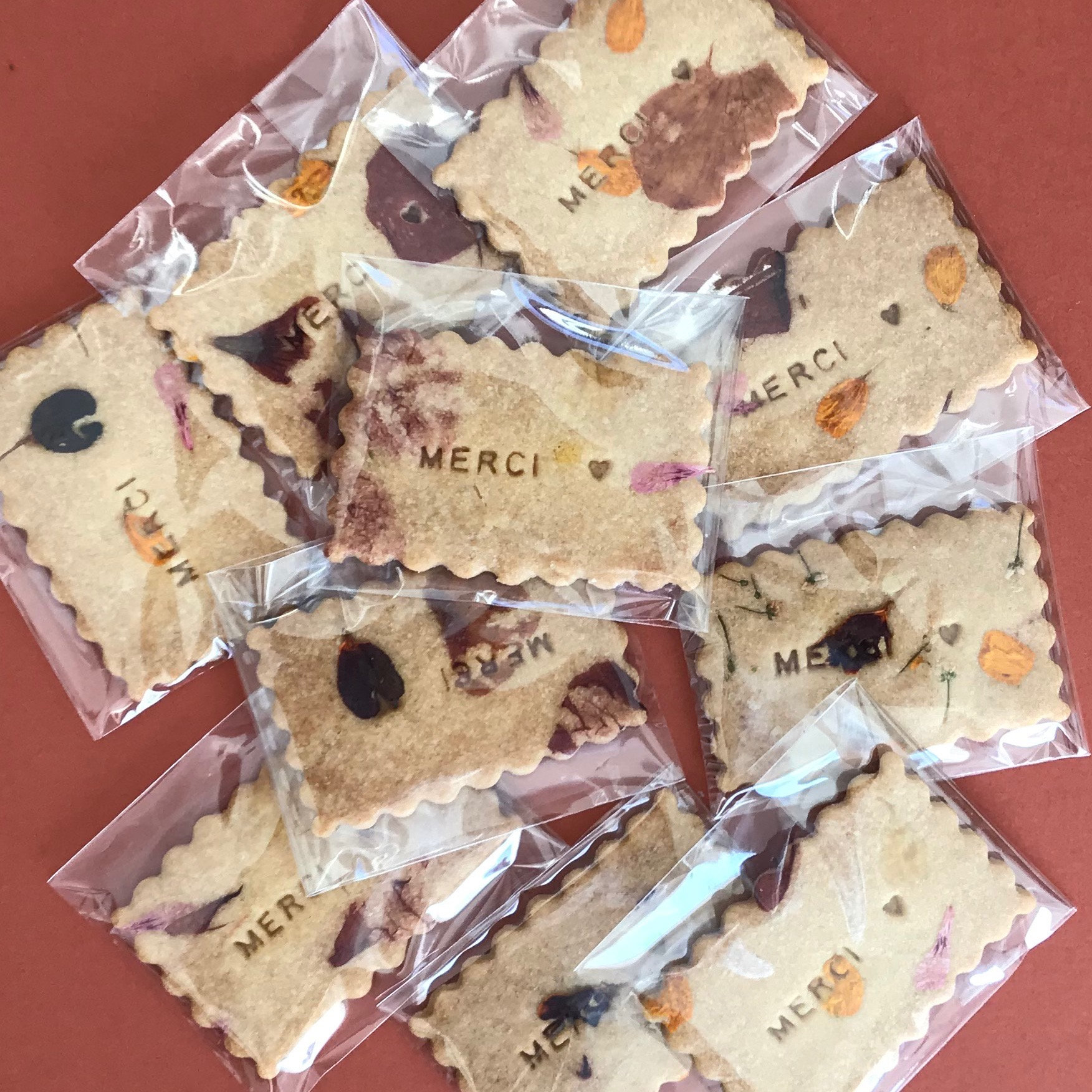 Lot de 20 sachets de biscuits fleuris personnalisés faits main