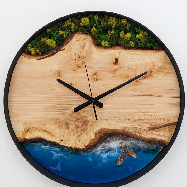 Reloj de pared de madera con musgo, decoración del hogar escandinavo de musgo verde, arte de madera de resina