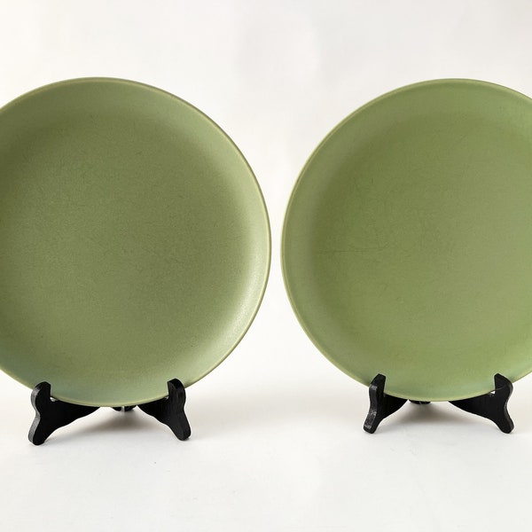 Höganäs Keramik Nilsson Dinner Plates in Apple Green / Designer: Marie-Louise Hellgren / Rare and Discontinued Set of 2