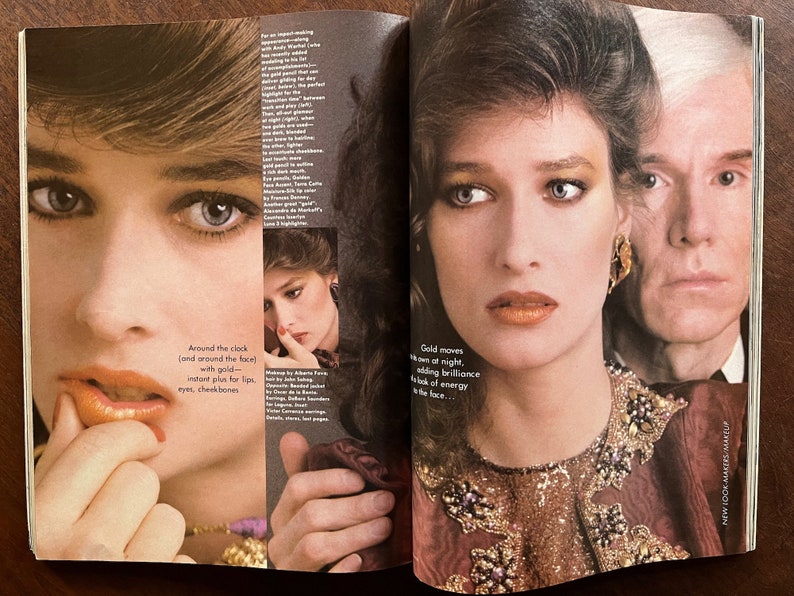 Puede incluir: Primer plano de la cara de una mujer con maquillaje dorado. Sus labios est&aacute;n ligeramente entreabiertos y sus ojos miran directamente a la c&aacute;mara. El texto "Around the clock (and around the face) with gold - instant plus for lips, eyes, cheekbones" es visible en la imagen.