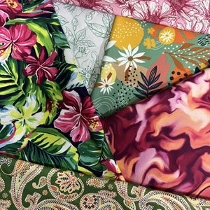 Op maat gemaakte polyester-spandexstof met print. Geen minimale afnamehoeveelheid (MOQ) bij een gewicht van 200 g/m². Geschikt voor badkleding, bikini's, danskleding, yogakleding en leggings. Prijs is afhankelijk van de maat.
