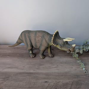 Jurassic Park Kenner Vintage 1993 Triceratops Action Figure With