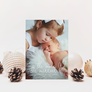 Faire-part de naissance de NOL | carte photo de vacances | Plus on est joyeux | Carte pour nouveau-né | Modèle modifiable