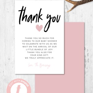 Peut inclure: Une carte de remerciement rose et blanche avec le texte "thank you" en &eacute;criture cursive noire. La carte a un c&oelig;ur rose et le texte "Thank you so much for coming to our baby shower to celebrate with us as we wait on the arrival of our little bundle of joy! Thank you also for your kind gift. We truly appreciate it. Love, The Barcsays".