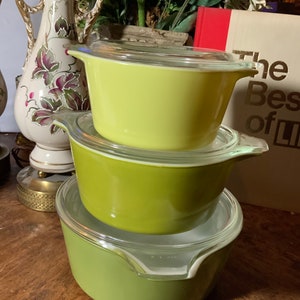 Vintage Green Pyrex Mixing Bowl Set – Nesting Bowls with Lids – Retro Kitchenware