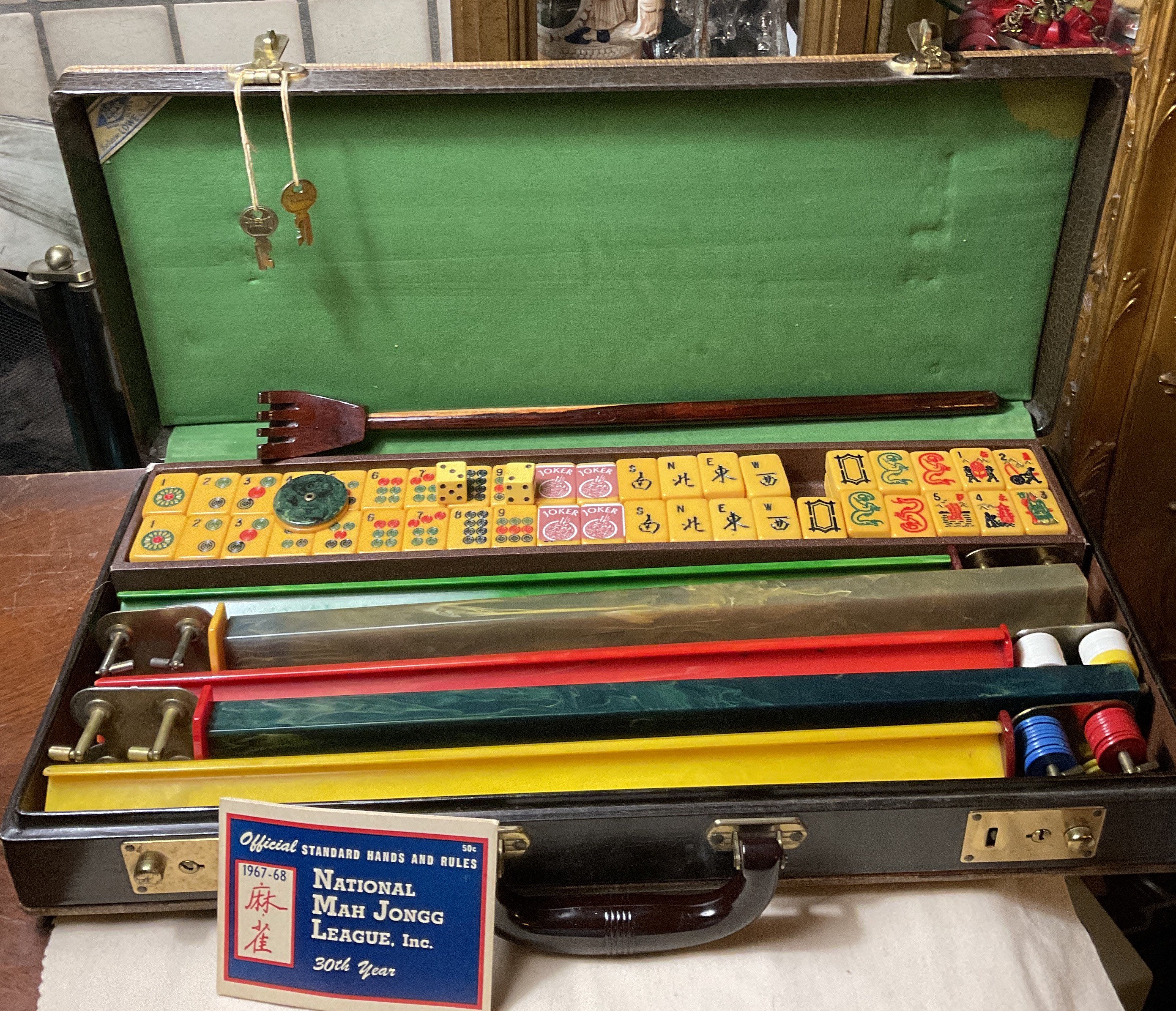 Vintage Bakelite Mahjong Complete Game, 154 Bakelite Tiles & 5 Bakelite