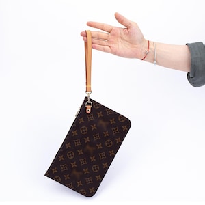 Correa de muñeca Vachetta hecha a mano: un accesorio de cuero duradero, perfecto tanto para carteras, billeteras y bolsos antiguos como nuevos.