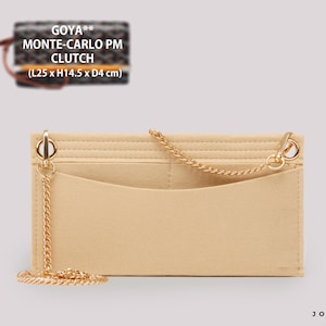 May include: A beige felt bag organizer insert featuring multiple interior pockets and a gold-tone metal chain strap attached to two circular rings. The text GOYA MONTE-CARLO PM CLUTCH (L25 x H14.5 x D4 cm) is visible in the upper left corner.