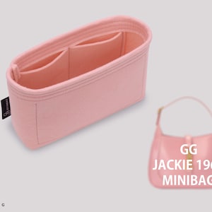 Peut inclure: Organiseur de sac en feutre rose avec plusieurs compartiments. L'organisateur est conçu pour s'adapter à un sac Gucci Jackie 1961 Mini.