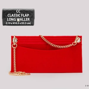 May include: A bright red felt bag organiser insert featuring a rectangular shape with an open top, a front slip pocket, and a gold-tone metal chain strap attached to two circular side rings. Text above reads CC CLASSIC FLAP LONG WALLER (L19 x H10.5 x D3.5 cm).