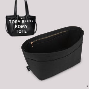 Może przedstawiać: Czarny organizer do torby typu tote z wieloma kieszeniami i górnym zamkiem błyskawicznym. Organizer jest zaprojektowany do dopasowania do torby typu tote Tory Burch Romy.