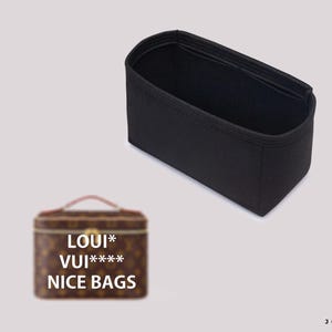 Peut inclure: Un organisateur de sac noir rectangulaire avec une ouverture rectangulaire. L'organisateur est fait d'un matériau souple. L'image montre également un sac marron et beige avec le texte "LOUI* VUI***** NICE BAGS".