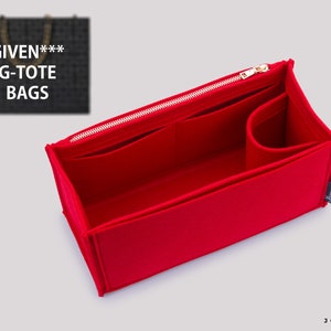 Puede incluir: Organizador de bolso de fieltro rojo con múltiples compartimentos y cierre de cremallera. El organizador está diseñado para caber dentro de un bolso Givenchy G-tote.