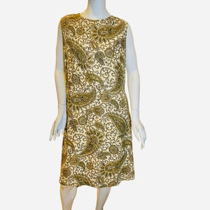 Retro Multicolor Paisley Floral Shift Sleeveless Dress-Large Multicolor Abstract Swirl Print Shift Dress-Business Retro Large Beige Dress