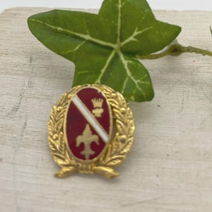 Crown Red Gold Heraldic Brooch-Crest Wreath Royalty Fleur de Lis Pin-Coronation Jewelry Queen Elizabeth-House of Windsor-Enamel Lapel Brooch