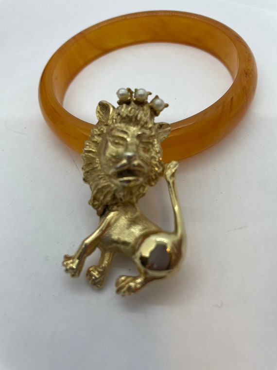 Retro Gold Crown Lion Pearl Hobe Brooch-Midcentur… - image 2