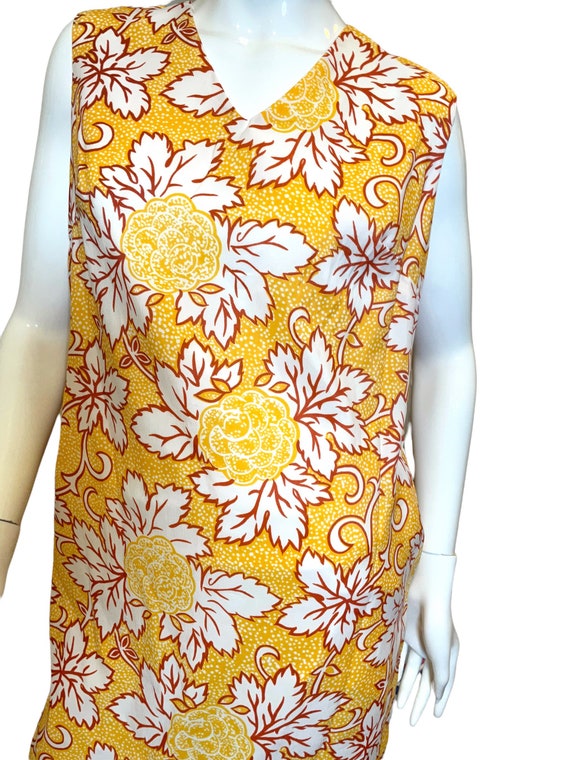 1970s Marigold Floral Sleeveless Dress/Vintage V … - image 2