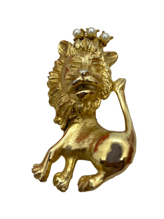 Retro Gold Crown Lion Pearl Hobe Brooch-Midcentur… - image 1