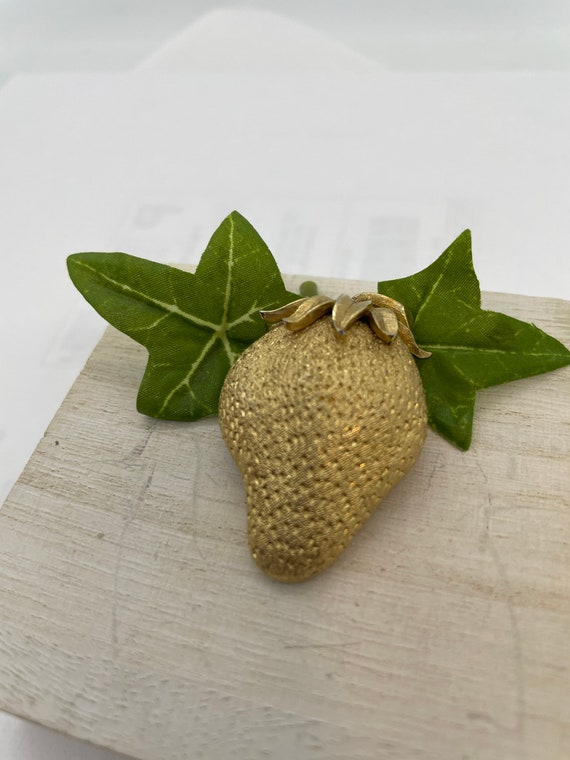 Retro Gold Strawberry Fruit Brooch Pin-Costume Jew