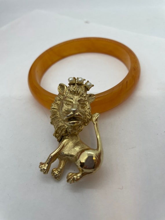 Retro Gold Crown Lion Pearl Hobe Brooch-Midcentur… - image 8