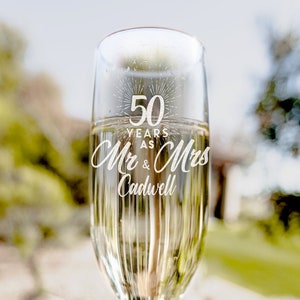 Custom Anniversary Champagne Flutes - Etched Anniversary Champagne Glasses, Vow Renewal Toasting Glass, Personalized w/ Any Year, Design: A3