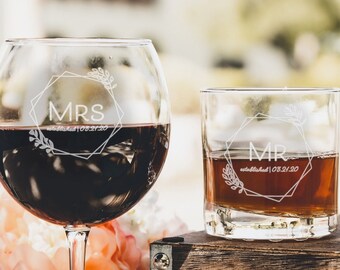 Personalized Mr & Mrs Set - Wine and Whiskey Glasses, Wedding Glasses, Anniversary Gifts, Engagement Gifts, Design: HH5