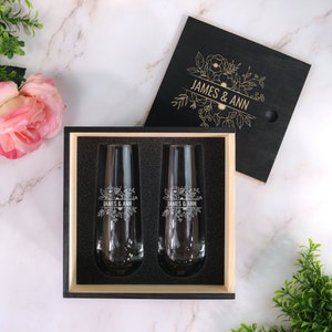 Juego de copas de champán personalizadas - Set de regalo grabado para parejas / Copas de brindis con flores / Copas de champán con caja de regalo, Diseño: N10