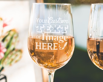Copas de vino personalizadas: Copas de vino blanco personalizadas grabadas con monograma, mensaje, imagen o diseño: PERSONALIZADO