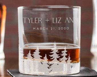 Personalisiertes Forrest Cocktailglas - Fügen Sie Namen hinzu, Forrest Hochzeitsgläser, Whisky- und Tequilaglas mit Waldmotiven, Hochzeitsgeschenke, Design: WOODS