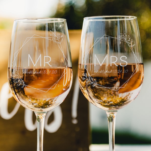 Mr and Mrs Established Wine Glasses - Wedding Established Gift White Wine Glasses, Set of 2, Design: HH5