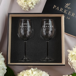 Personalized Wine Gift Set | Engraved Box Set for Couples | Wedding Toasting Glasses | Personalized Wedding Gift, Design: HH8