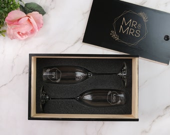 Mr & Mrs Toasting Glasses Gift Box - Champagne Box Set, Personalized Champagne Flutes, Bride and Groom, Wedding Gift, Design: HH5