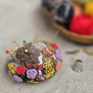 Sewing pin cushion Gift for sewer /tailor Pins and needles holder Handmade felted flowers pincushion