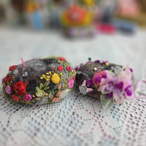 Handmade Felted Wool Pincushion Embroidered Flower Needle Holder Professional Sewing Studio Decor Tailor Tool