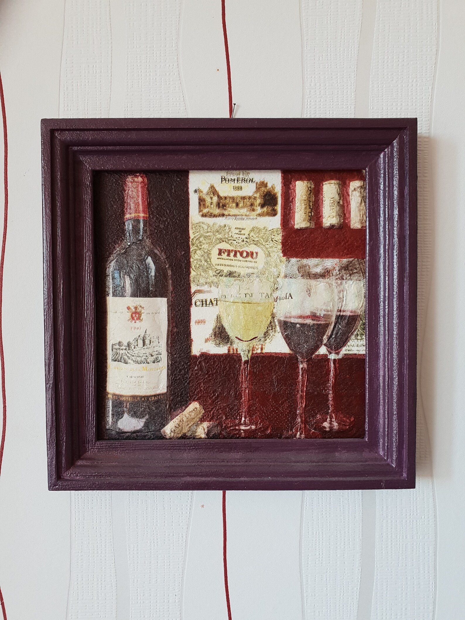 Burgundy color wall decor. Kitchen Tuscany wine theme