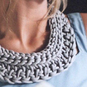Crochet Necklace PATTERN Beginner Easy Women/Super Bulky Yarn Vintage Knit Pattern/Instant PDF Download/Womens Chunky Necklace Beginner image 1