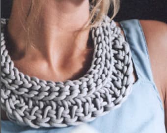 Crochet Necklace PATTERN Beginner Easy Women/Super Bulky Yarn Vintage Knit Pattern/Instant PDF Download/Womens Chunky Necklace Beginner