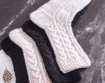 Cable Socks KNITTING PATTERN - Dk Yarn - Instant PDF Download - Vintage Knit Socks Pattern
