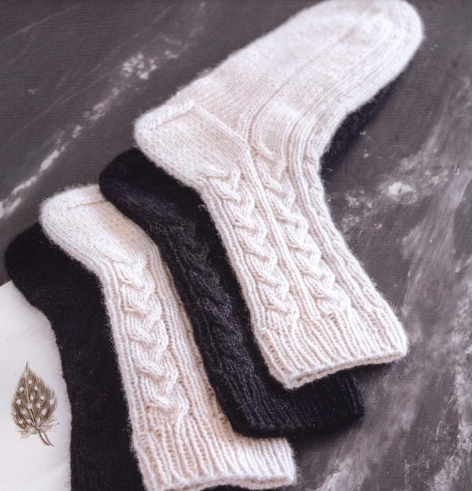 Trachtensocken Mit Zopfmuster In Weinrot Von Lusana