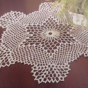 Crochet Doily PATTERN - Vintage Lace Doily Pattern - Instant PDF Download - Table Cloth Table Decoration Center Piece - Crochet Pattern
