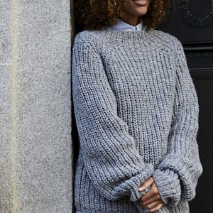 Ribbed Sweater KNITTING PATTERN Women/Chunky Yarn Beginner Grey Raglan Pullover Pattern/Instant PDF Download/Women Top Easy