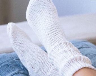 KNITTING PATTERN Easy Socks Straight Needles/Dk Yarn - Instant PDF Download/Vintage Knit Socks Pattern