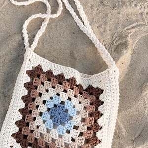 Purse CROCHET PATTERN - Easy Granny Square Purse Bag Pattern - Worsted Yarn - Instant PDF Download - Vintage Crochet Summer Bag Pattern image 3